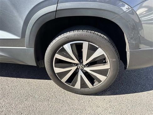 Certified 2022 Volkswagen Taos SE image 7