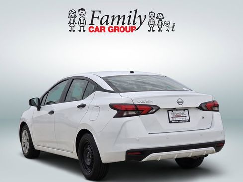 Used 2024 Nissan Versa S FWD image 3