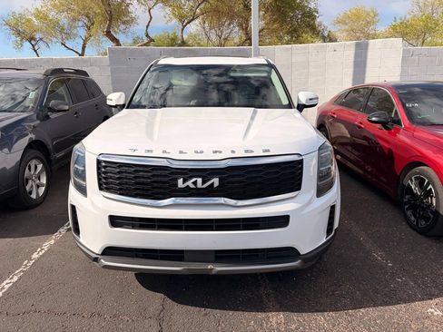 Used 2022 Kia Telluride EX w/ EX Premium Package FWD image 3