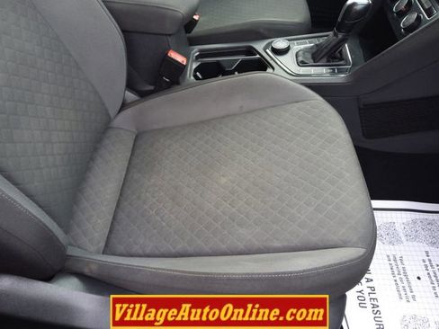 Used 2019 Volkswagen Tiguan S image 30