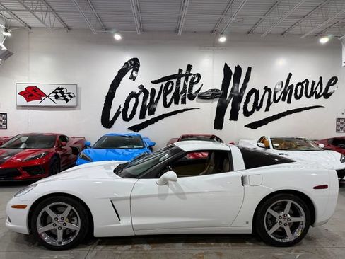 Used 2007 Chevrolet Corvette Coupe w/ Preferred Equipment Group RWD image 2