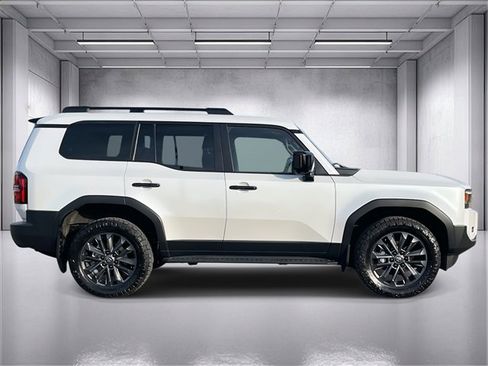 Used 2024 Toyota Land Cruiser image 2