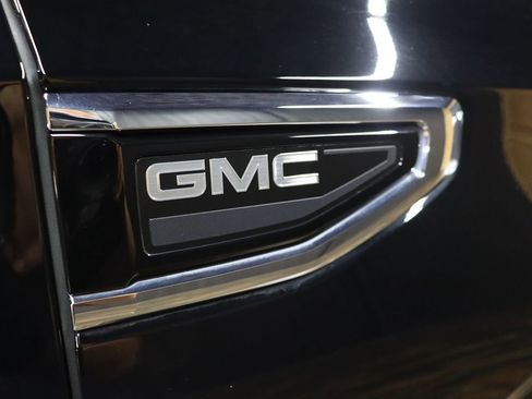 Used 2021 GMC Yukon SLT w/ SLT Premium Package image 9