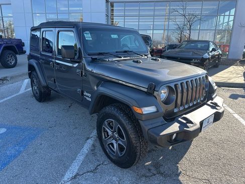 Used 2018 Jeep Wrangler Unlimited Sport S image 2