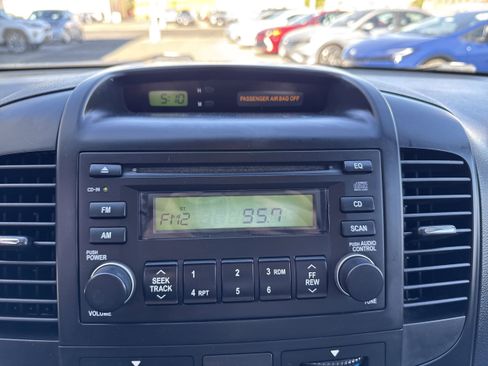 Used 2008 Hyundai Entourage GLS image 20