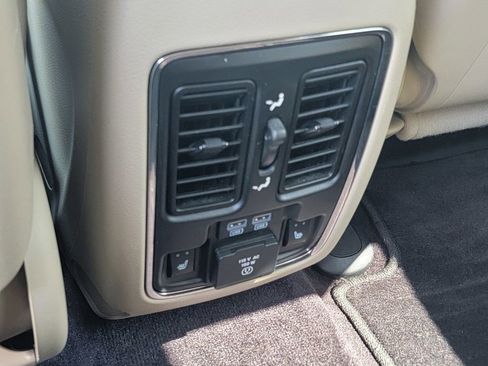 Used 2017 Jeep Grand Cherokee Limited image 17