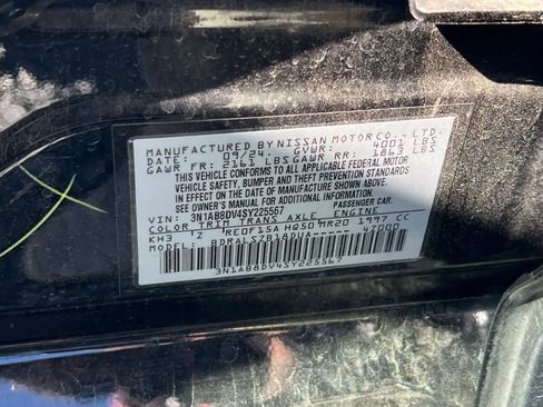 Used 2025 Nissan Sentra SR w/ SR Premium Package FWD image 28
