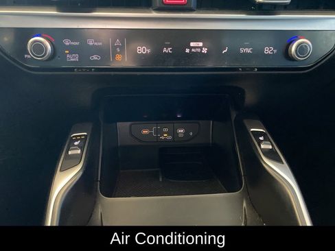 Used 2024 Kia Sorento S image 7