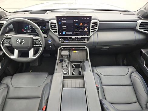 Used 2023 Toyota Sequoia Platinum image 9