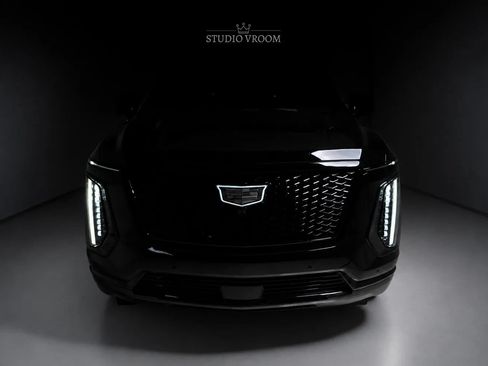 Used 2025 Cadillac Escalade Sport w/ Touring Package AWD/4WD image 1