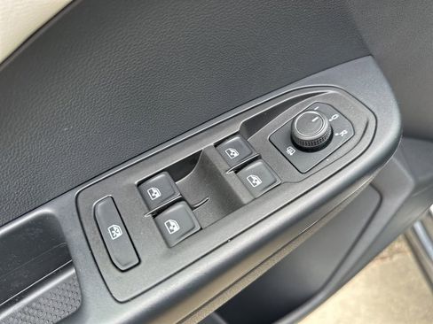 New 2025 Volkswagen Taos SEL image 12