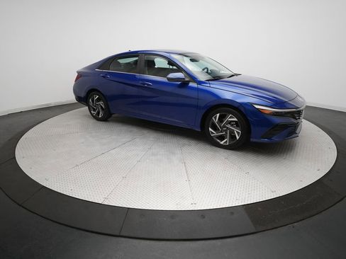 Used 2025 Hyundai Elantra Limited image 36