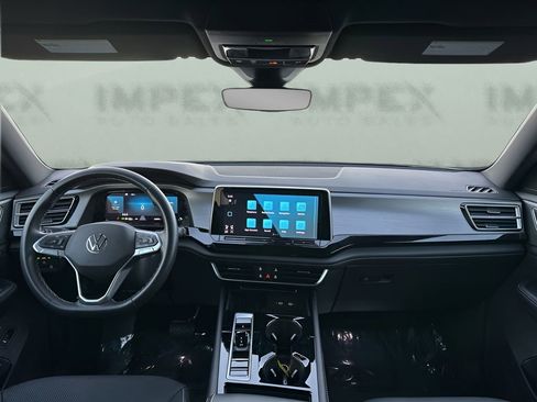 Used 2025 Volkswagen Atlas Cross Sport SE image 12