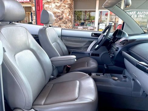 Used 2007 Volkswagen Beetle Convertible w/ Package 1 FWD image 19