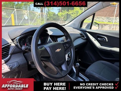 Used 2019 Chevrolet Trax LS FWD image 9