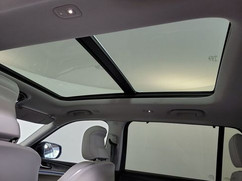 Used 2023 Jeep Grand Cherokee L Overland w/ Advanced Protech Group III image 23