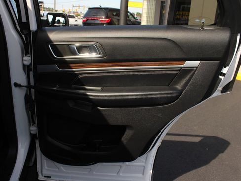 Used 2018 Ford Explorer Limited w/ Equipment Group 301A AWD/4WD image 14