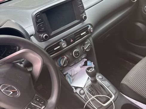 Used 2021 Hyundai Kona SE image 7