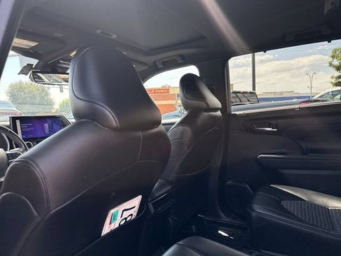 Used 2023 Toyota Highlander XSE FWD image 23