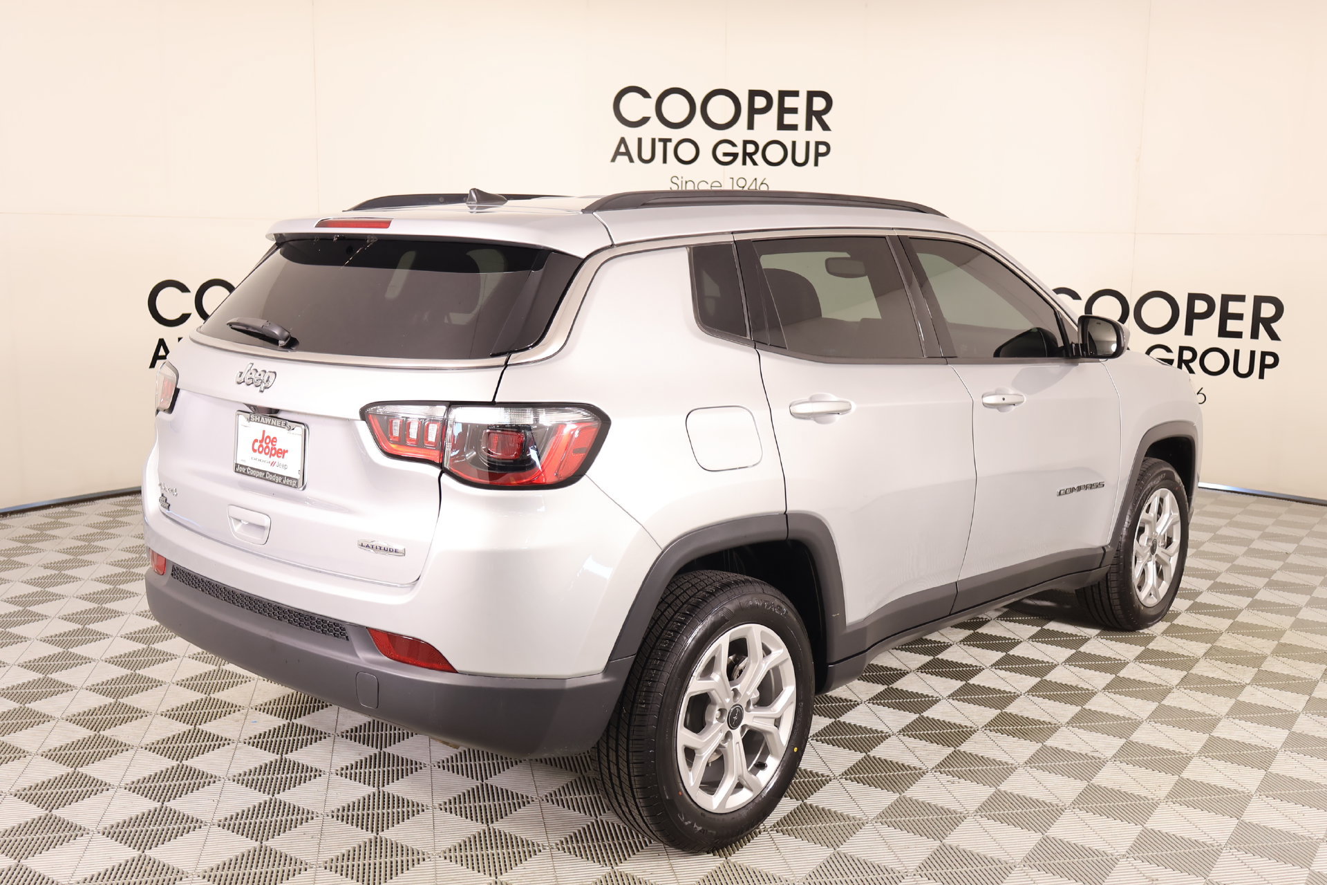 Used 2025 Jeep Compass Latitude AWD/4WD image 19