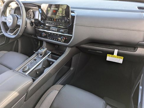 New 2025 Nissan Pathfinder SL image 30