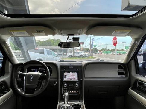 Used 2015 Lincoln Navigator 2WD image 28