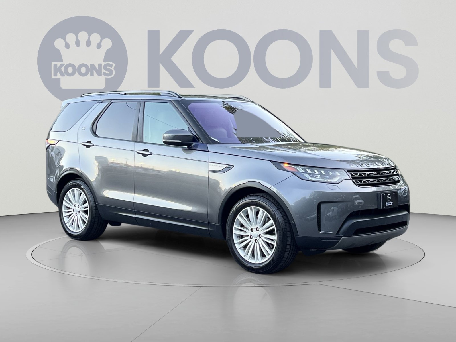 Used 2019 Land Rover Discovery SE AWD/4WD image 2