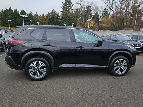 Certified 2023 Nissan Rogue SV image 7