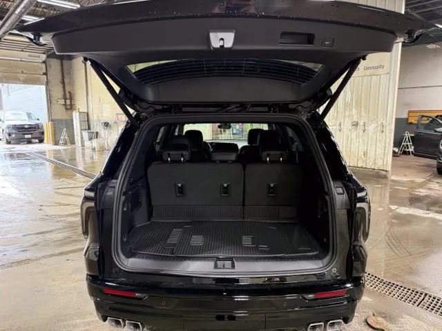 New 2027 Chevrolet Traverse RS w/ LPO, Floor Liner Package AWD/4WD image 24