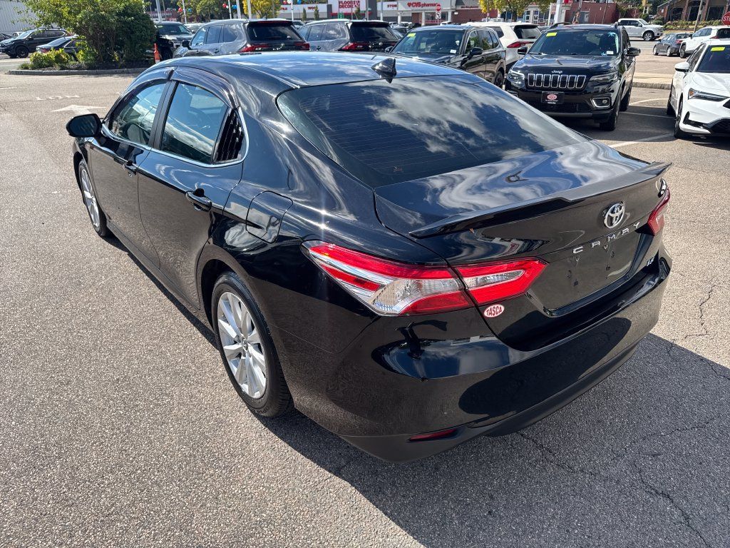 Used 2019 Toyota Camry LE FWD image 5