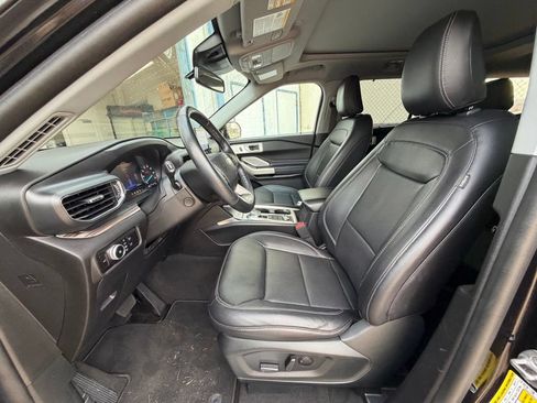 Used 2023 Ford Explorer Limited w/ Limited Technology Package AWD/4WD image 13