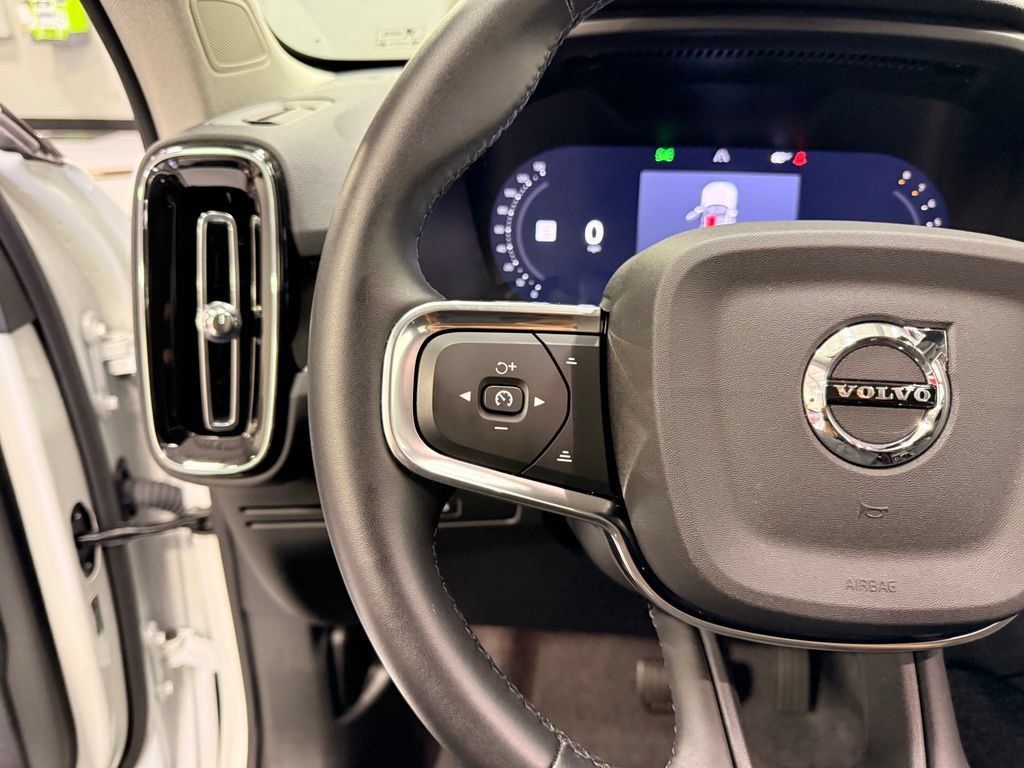 Used 2026 Volvo XC40 B5 Plus AWD/4WD image 13