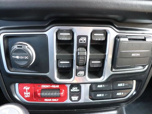 Used 2024 Jeep Wrangler Unlimited Rubicon 4xe AWD/4WD image 39