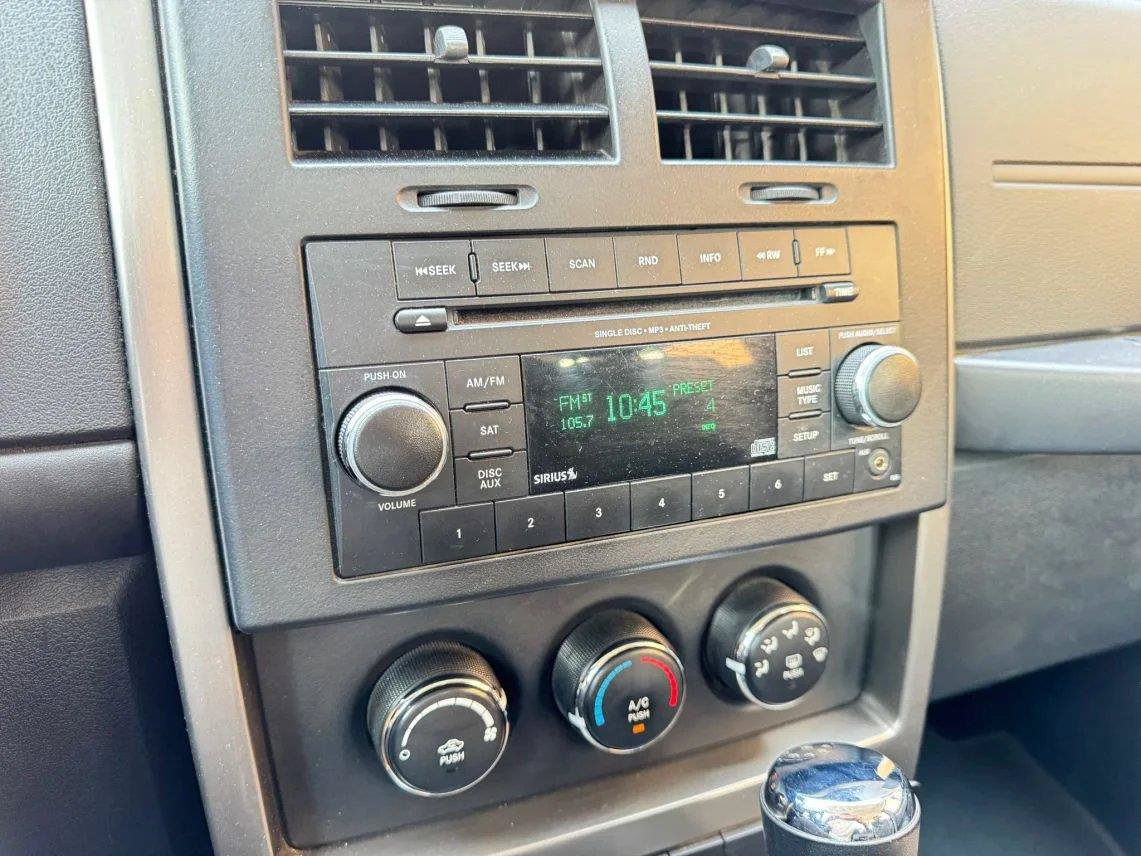 Used 2012 Jeep Liberty Sport AWD/4WD image 16