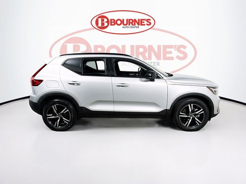 Used 2024 Volvo XC40 B5 Core w/ Climate Package AWD/4WD image 12