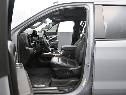 Used 2024 Chevrolet Silverado 1500 RST w/ Dark Appearance Package image 10