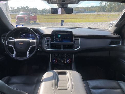Used 2022 Chevrolet Suburban LT w/ Luxury Package image 9