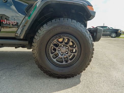 Used 2022 Jeep Wrangler Unlimited Rubicon w/ Xtreme Recon 35" Tire Package image 13