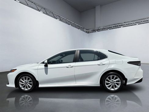 Used 2023 Toyota Camry LE AWD/4WD image 2