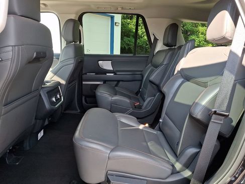 Used 2025 Ford Expedition Active AWD/4WD image 11