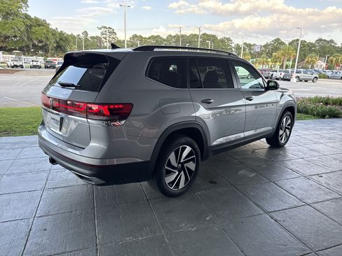 Used 2026 Volkswagen Atlas SE w/ Panoramic Sunroof Package FWD image 9
