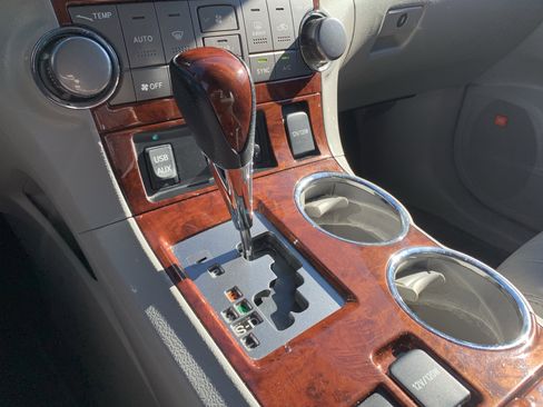 Used 2011 Toyota Highlander Limited image 26