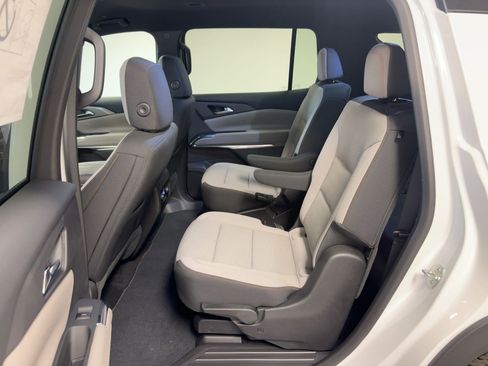 New 2025 Chevrolet Traverse LT image 13