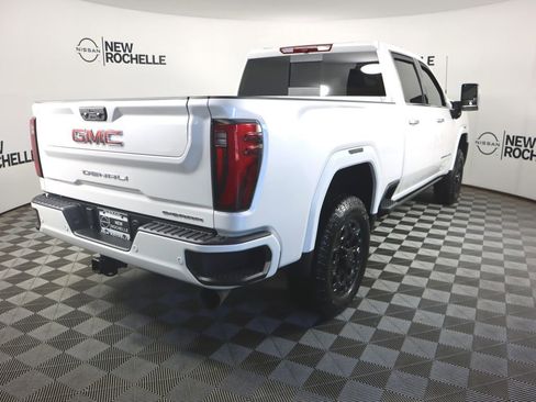 Used 2025 GMC Sierra 3500 Denali image 5