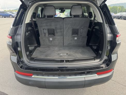 Used 2022 Jeep Grand Cherokee L Limited AWD/4WD image 5