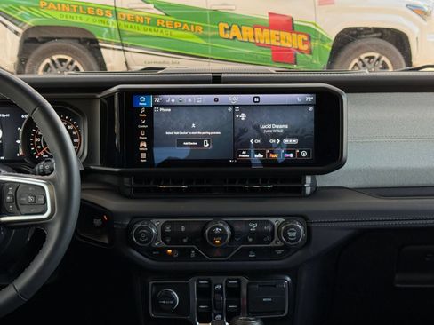 Used 2025 Jeep Wrangler Unlimited Sahara AWD/4WD image 17