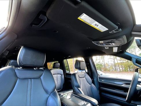 Used 2022 Jeep Wagoneer Series III w/ Flexible Seating Group image 24