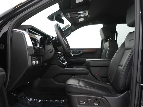Used 2025 GMC Yukon XL Denali AWD/4WD image 24