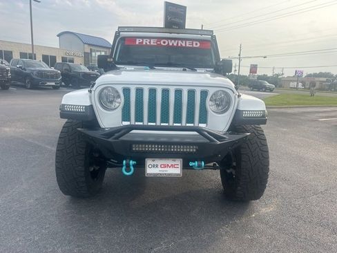 Used 2018 Jeep Wrangler Unlimited Sahara image 6