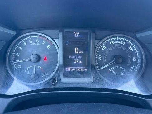Used 2016 Toyota Tacoma TRD Off-Road AWD/4WD image 15
